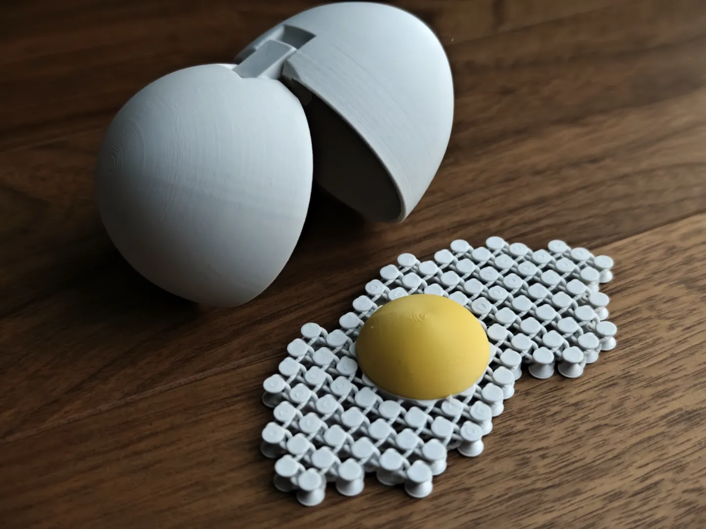 Ovo de Brinquedo com Casca