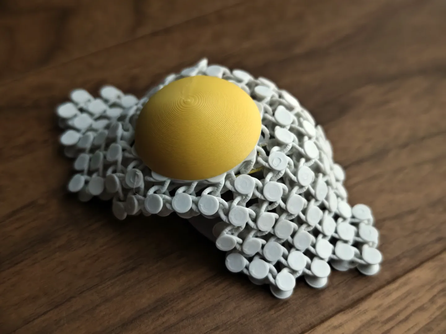 Ovo de Brinquedo com Casca