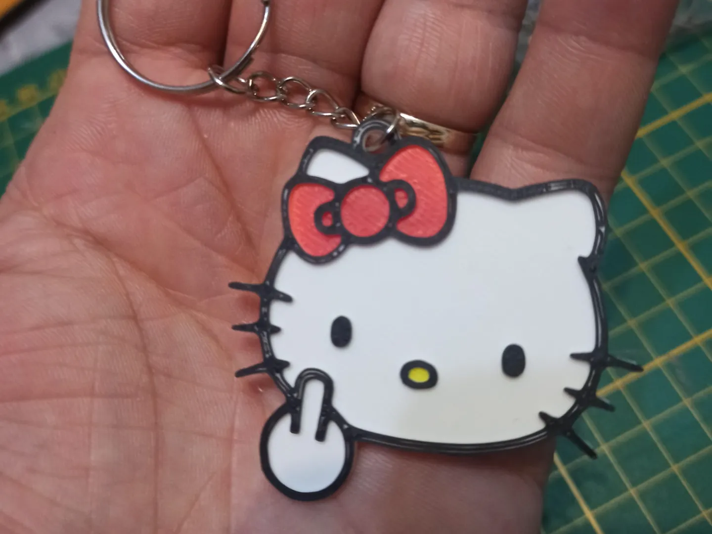 Chaveiro hello kitty - dedo do meio